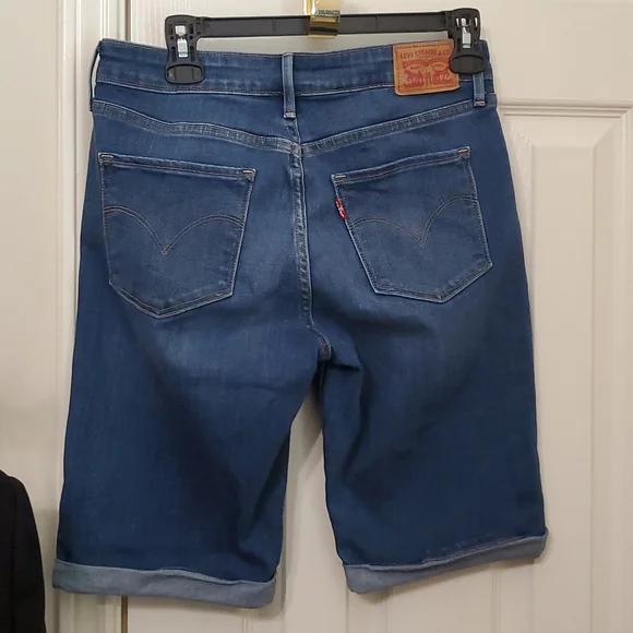 Levi Shorts size 28 - Picture 4 of 11